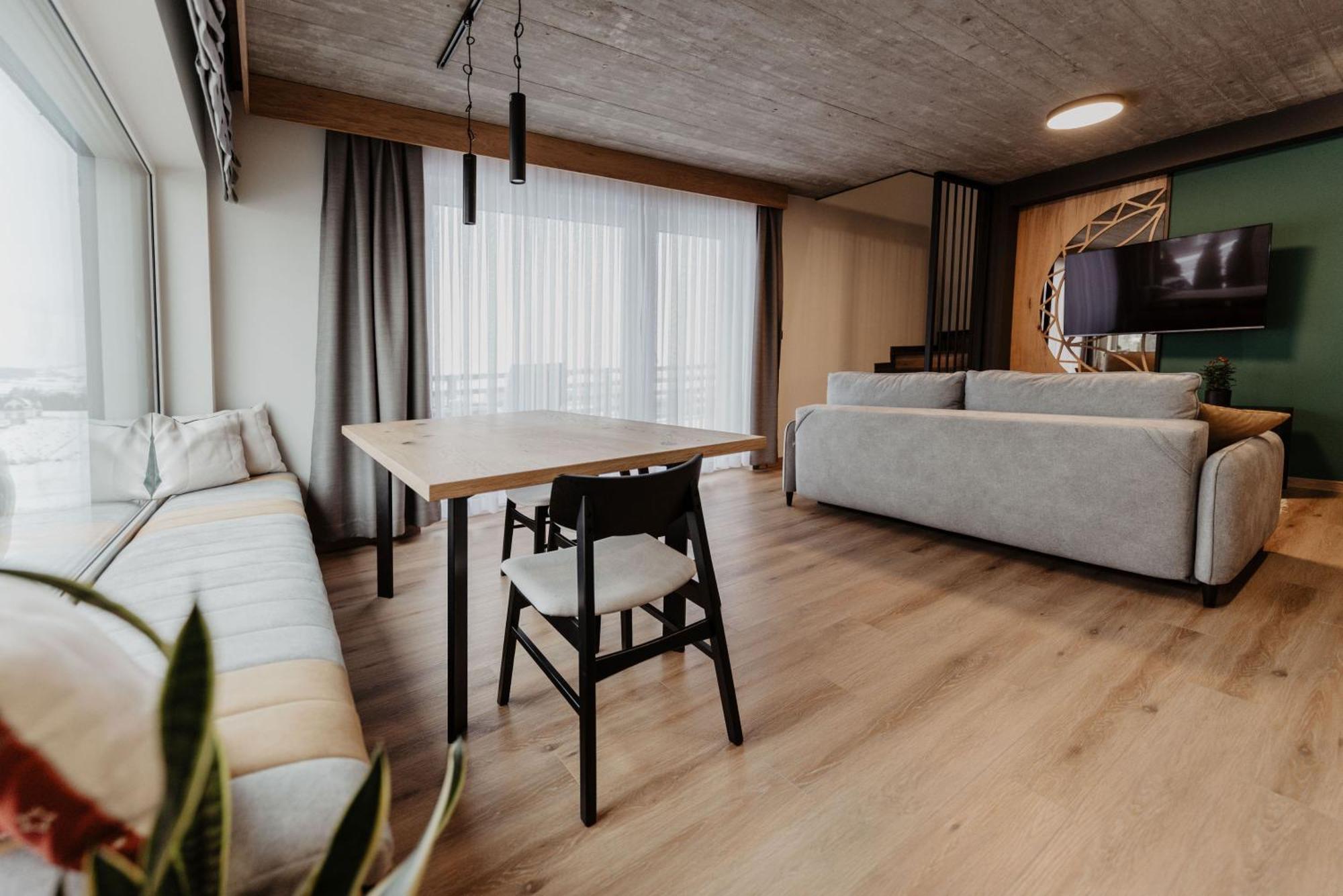 Apartment To Je To *