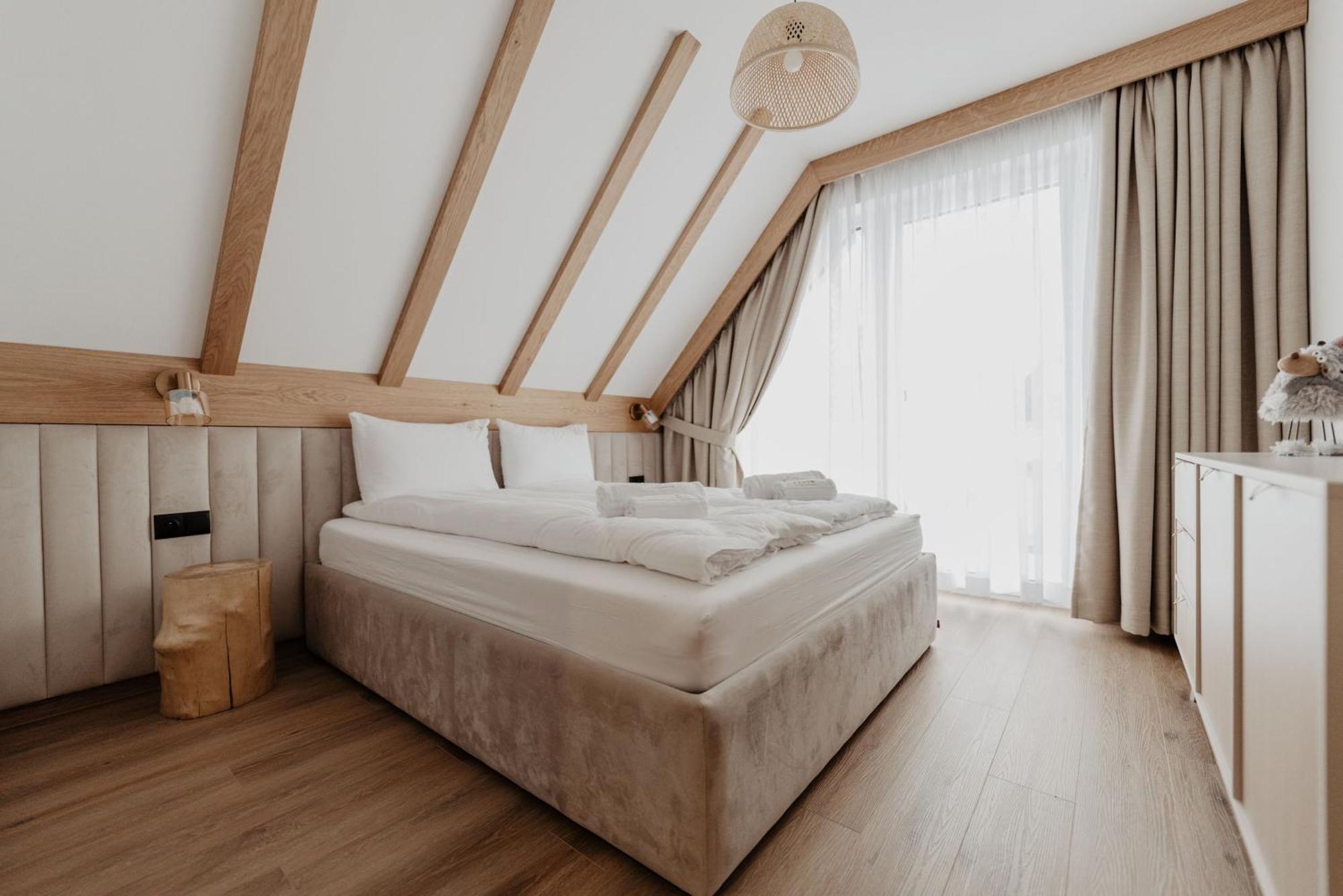 Apartment To Je To